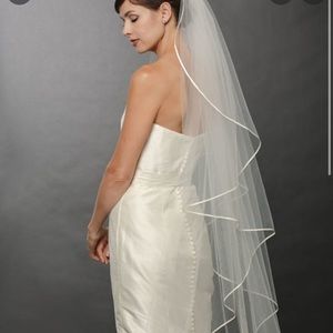 Bel Aire Bridal Veils v7250 - 1-tier floor length ribbon edge veil